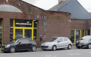 façade du garage Kose
