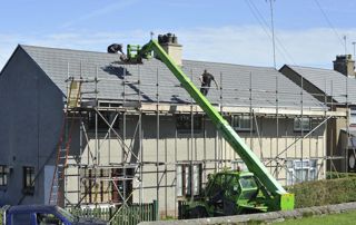 chantier de toiture en cours à Charleroi