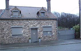 maison avec porte et fenêtres en PVC