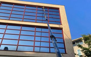 lavage de vitres d'un immeuble
