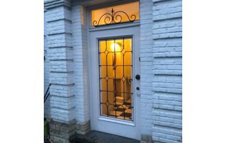 élégante porte d'entrée vitrée