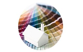 maison blanche sur palette de couleurs