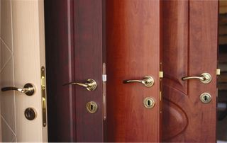 Enfilade de portes intérieures en bois