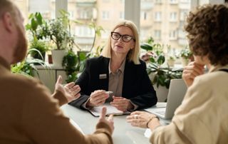 rendez-vous avec une courtière en assurances