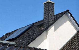 toiture inclinée en ardoises